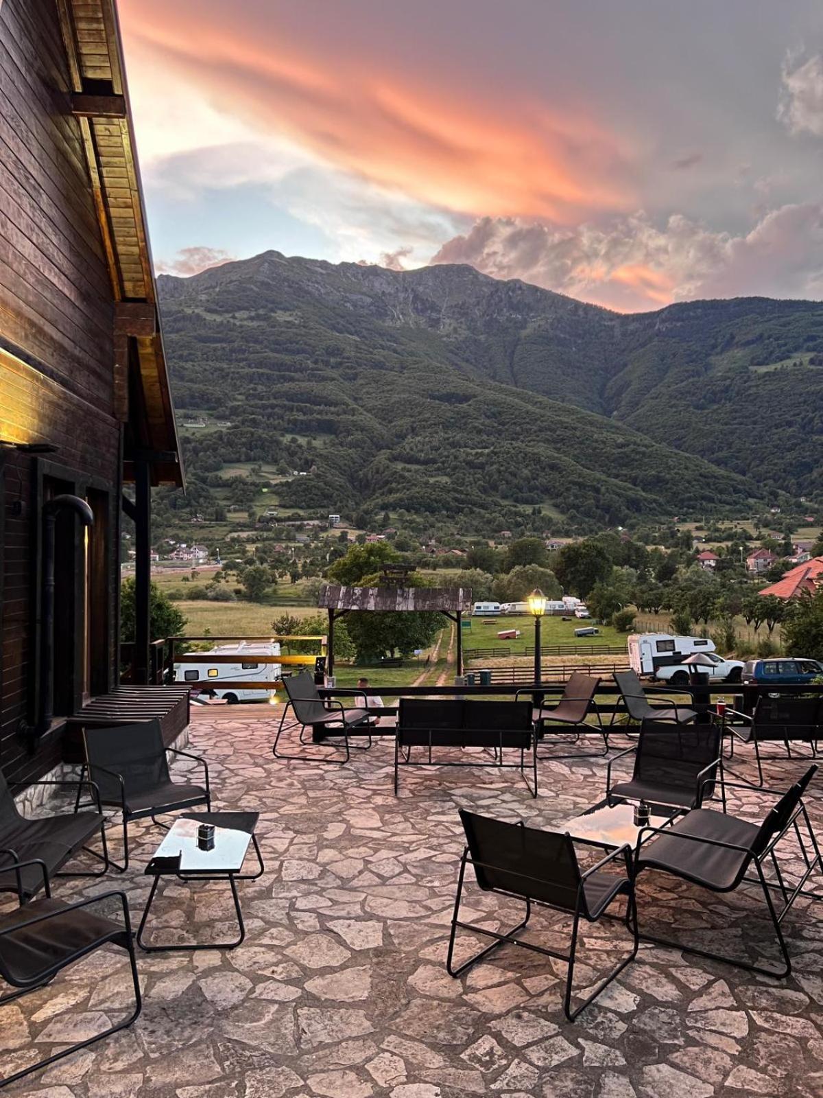 Camp Hotel Lake Views Plav Exteriör bild